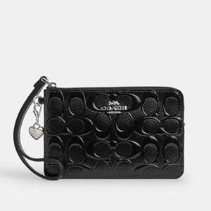 NWT!! Coach Corner Zip Wristlet In Signature Leather With Heart Charm